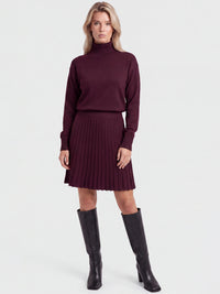 2-in-1 Strickkleid mit Rollkragen und Faltenrock | weinrot