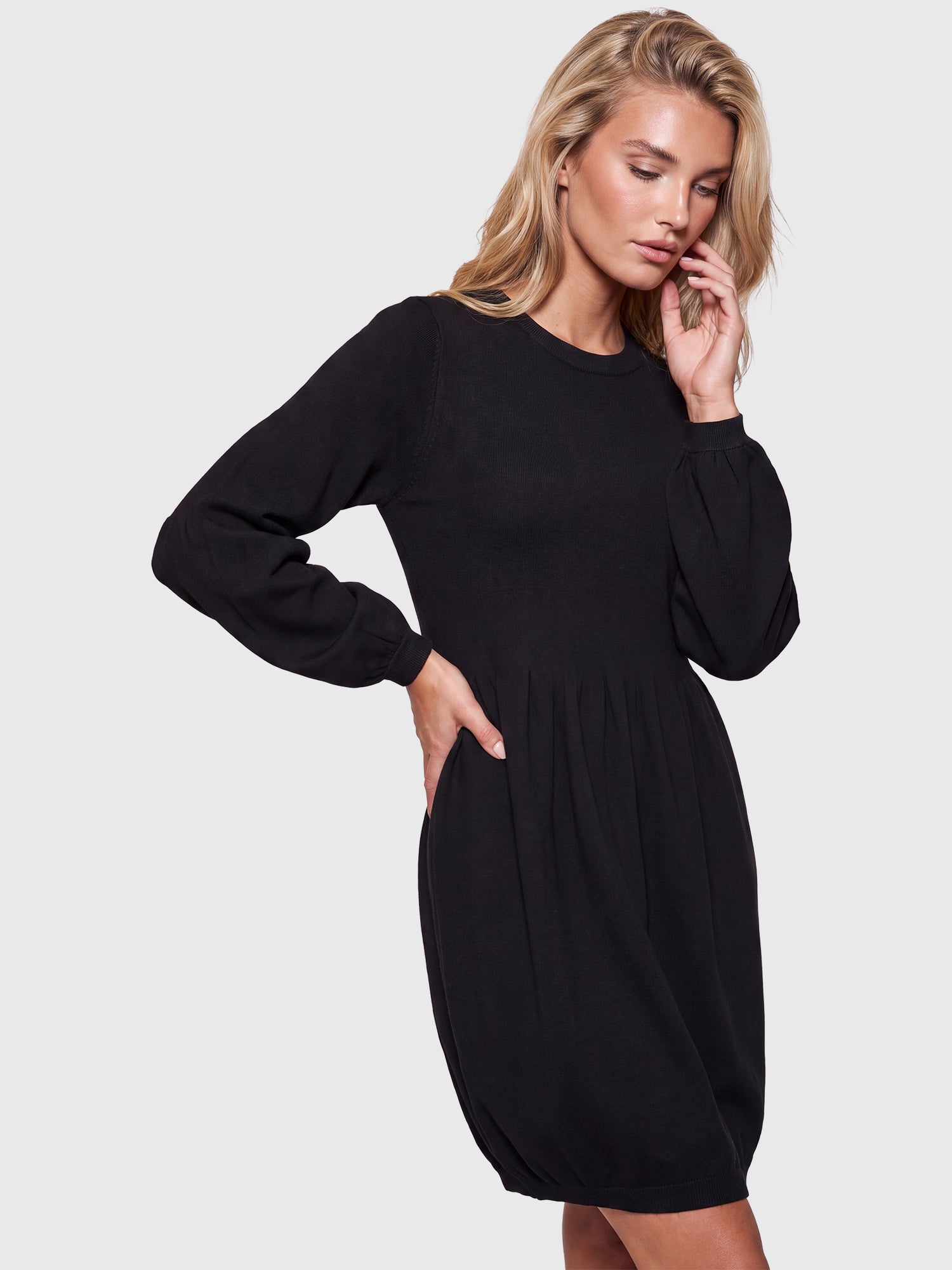 Oversized Strickkleid mit Ballon-Effekt | schwarz