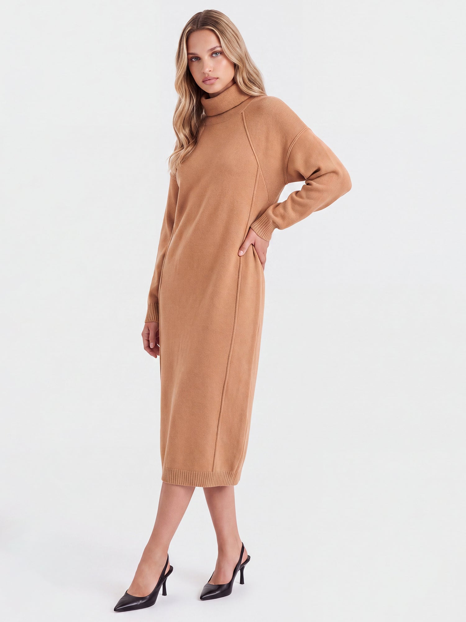 Langes Strickkleid mit Rollkragen und Kaschmiranteil | camel