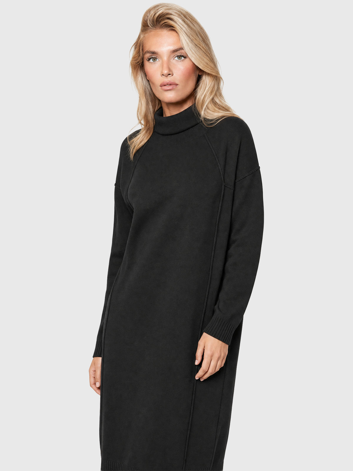 Langes Strickkleid mit Rollkragen und Kaschmiranteil | schwarz