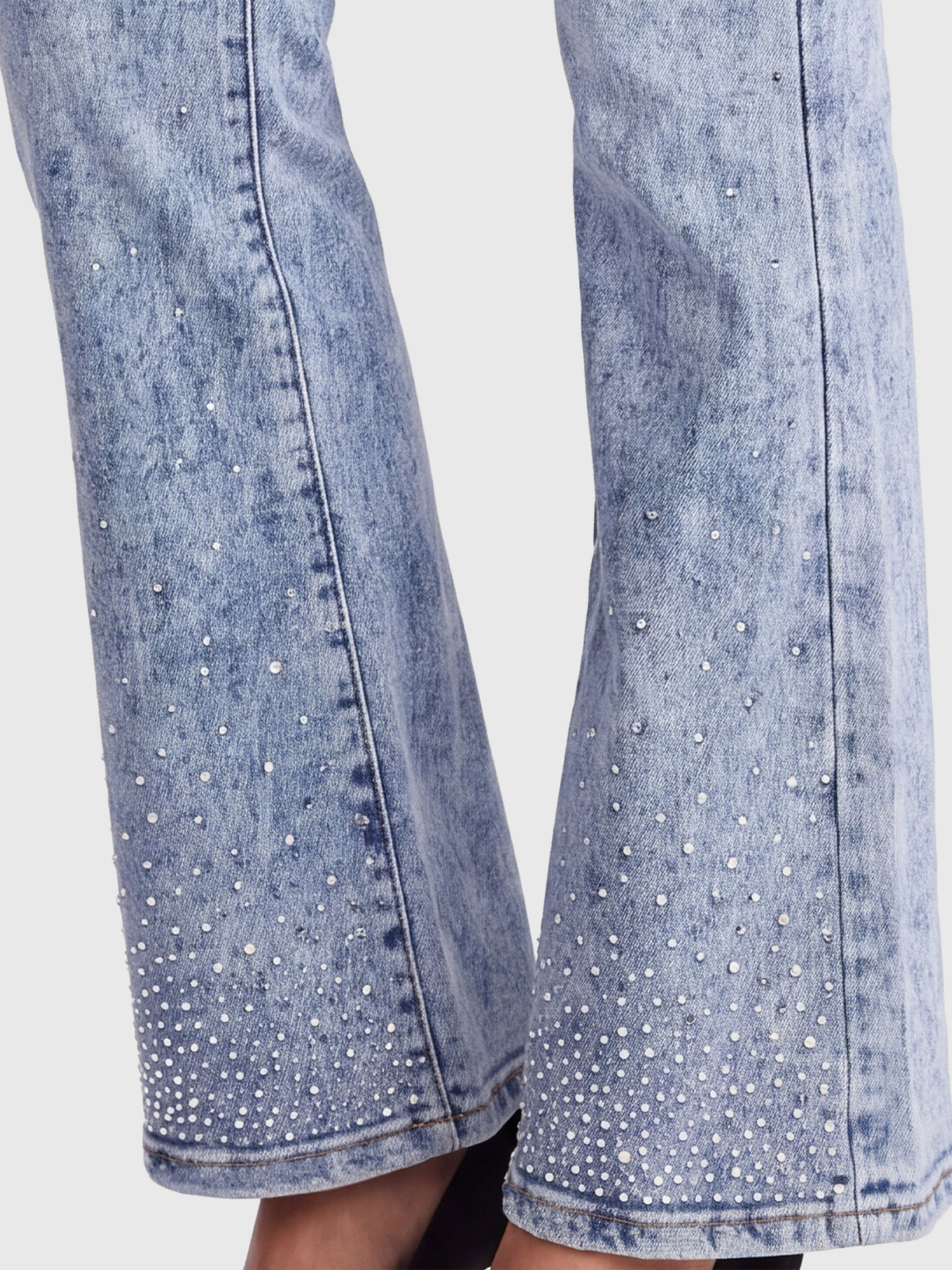 Cropped Jeans mit Kristallsteinen | acid wash