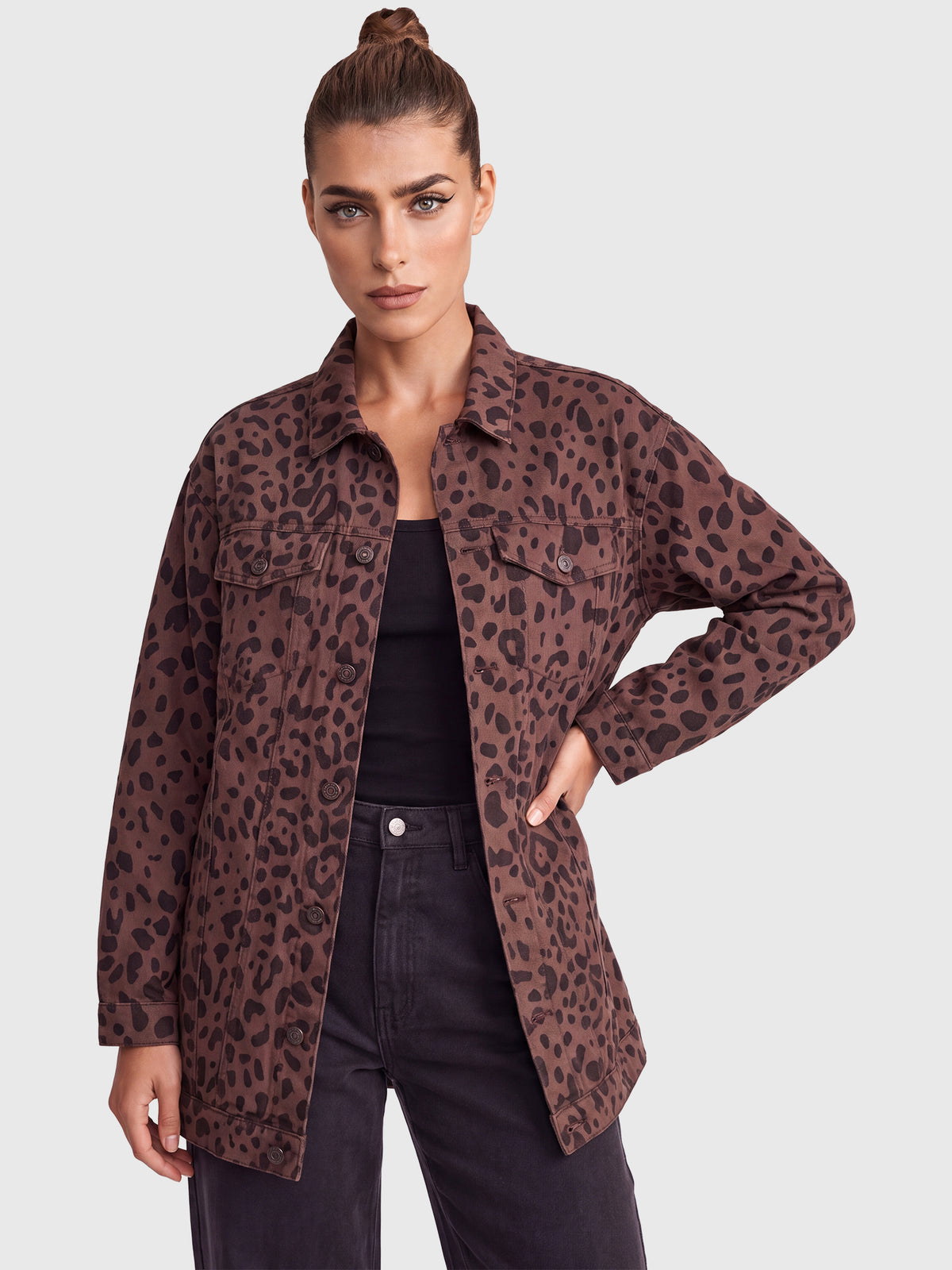 Oversized Jeansjacke mit Allover-Leo-Dessin | braun-schwarz