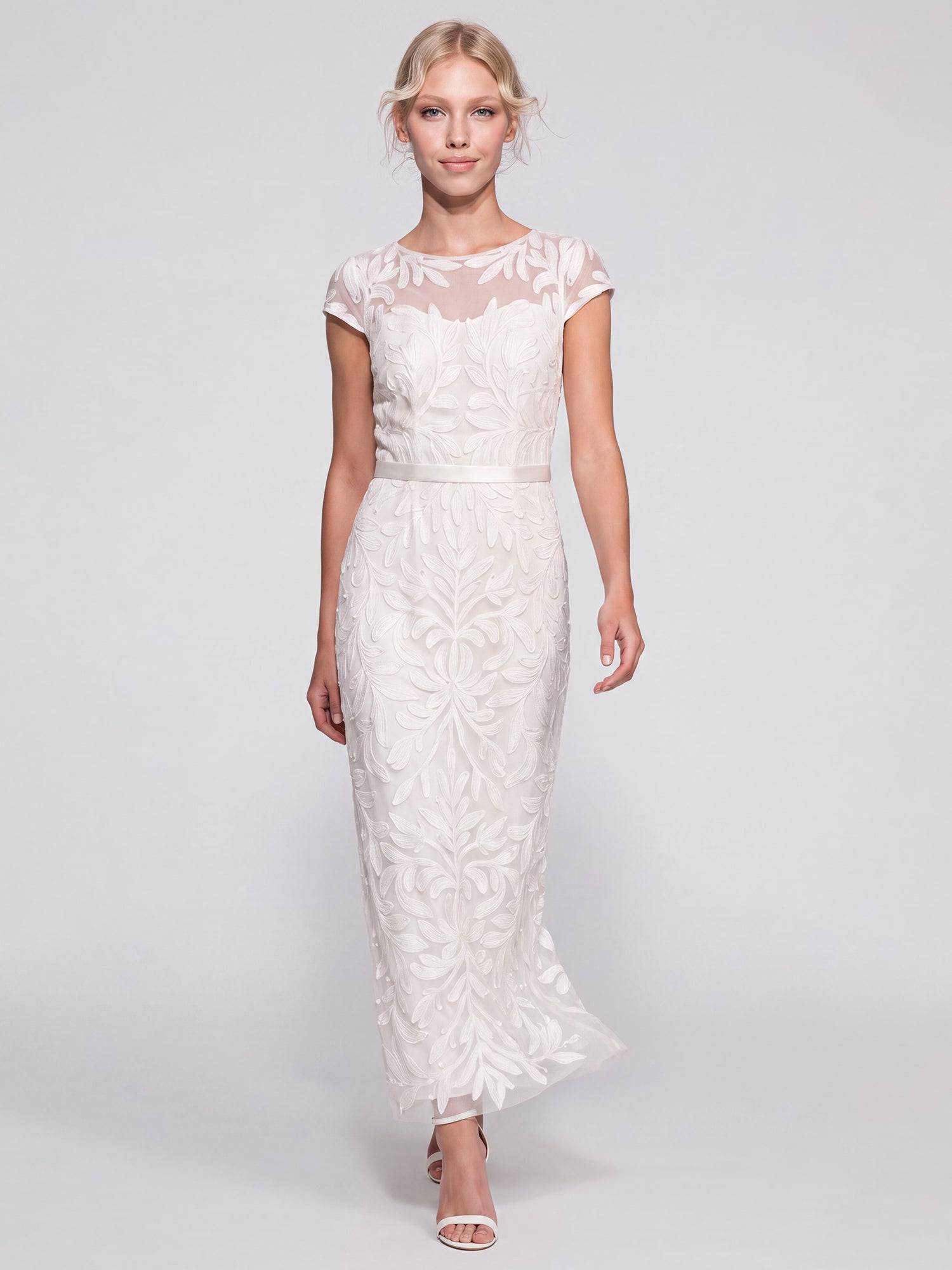 Meshkleid mit Stickerei und Satinband | creme