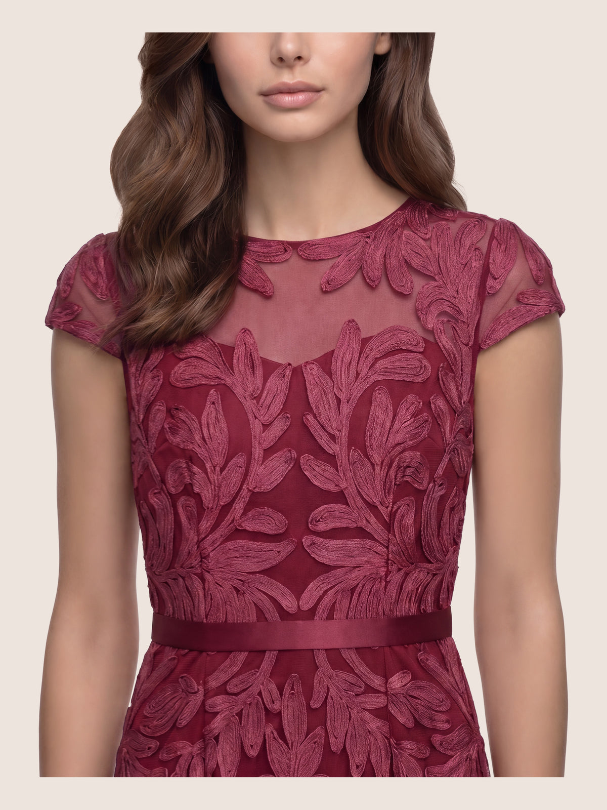 Meshkleid mit Stickerei und Satinband | weinrot