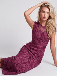 Meshkleid mit Stickerei und Satinband | weinrot