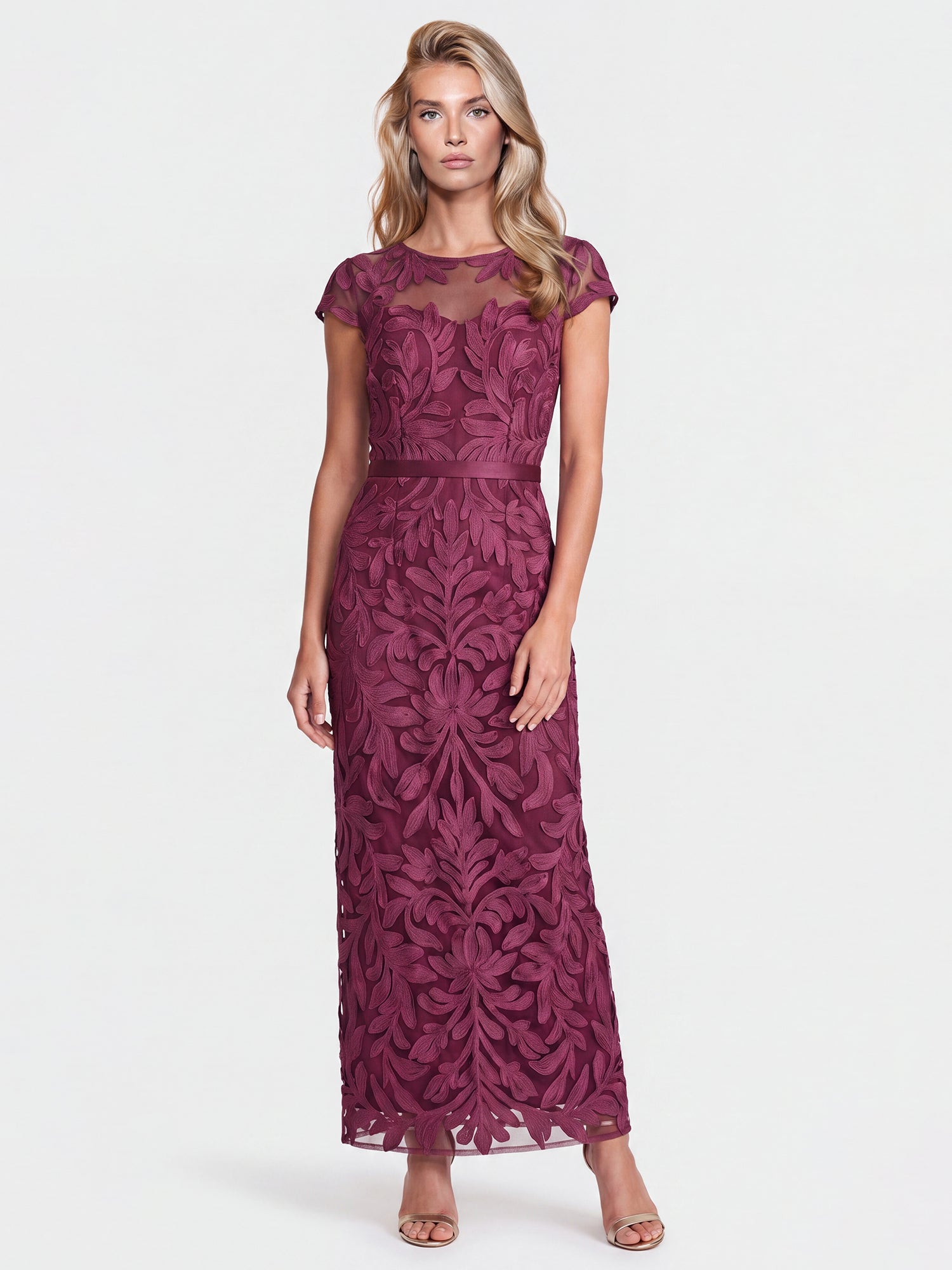 Meshkleid mit Stickerei und Satinband | weinrot