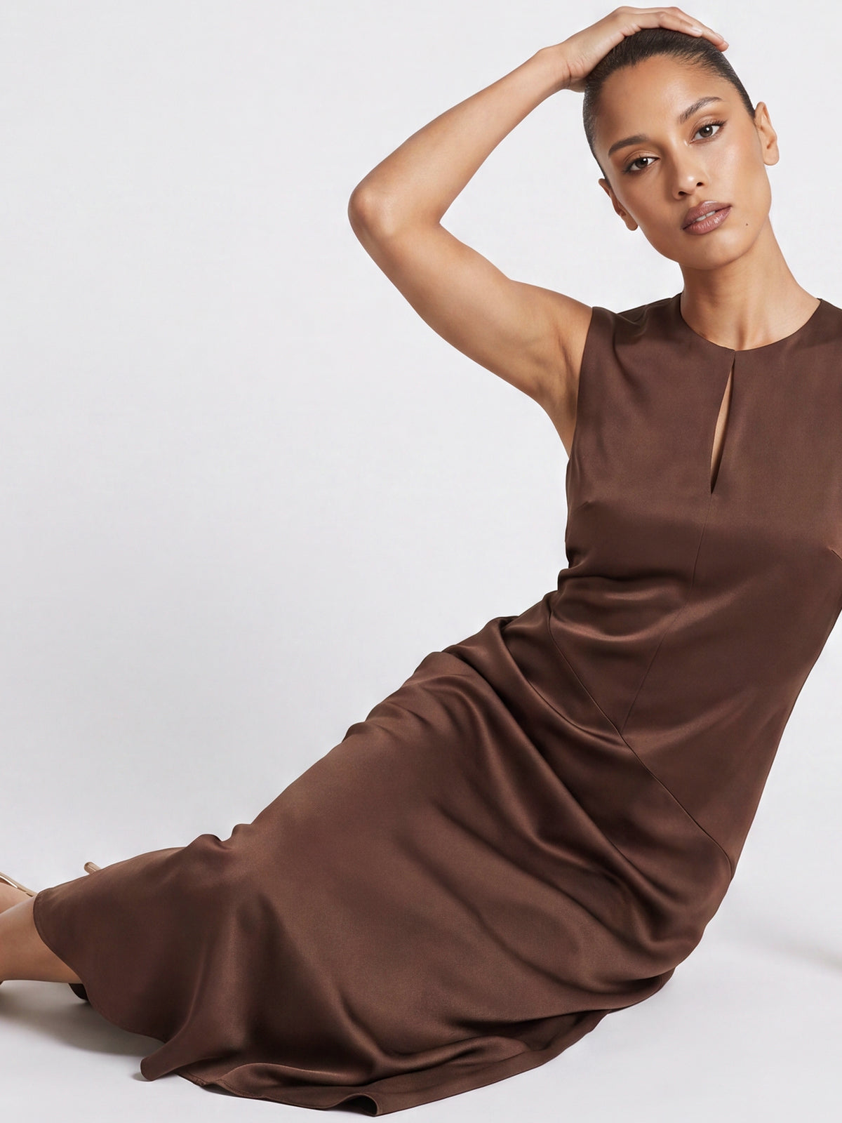 APART Satinkleid mit asymmetrischem Rock | braun