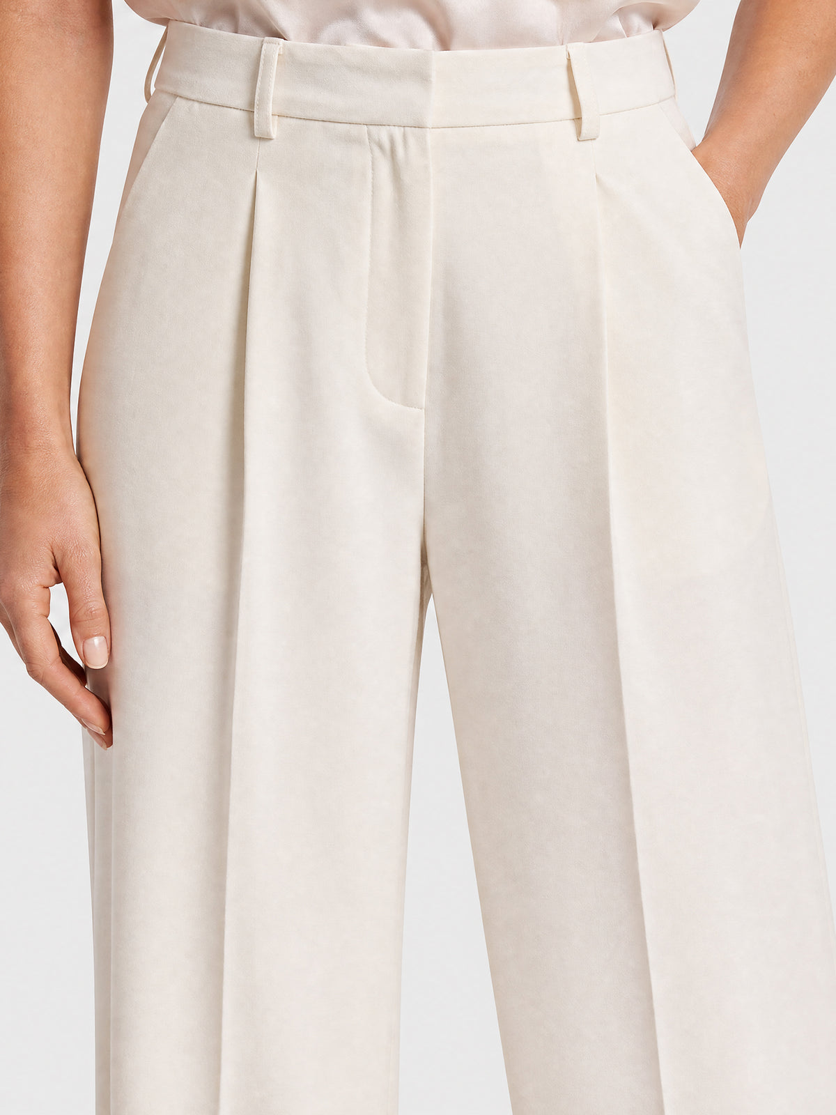 Weite Hose aus einer leicht strukturierten Ware | creme