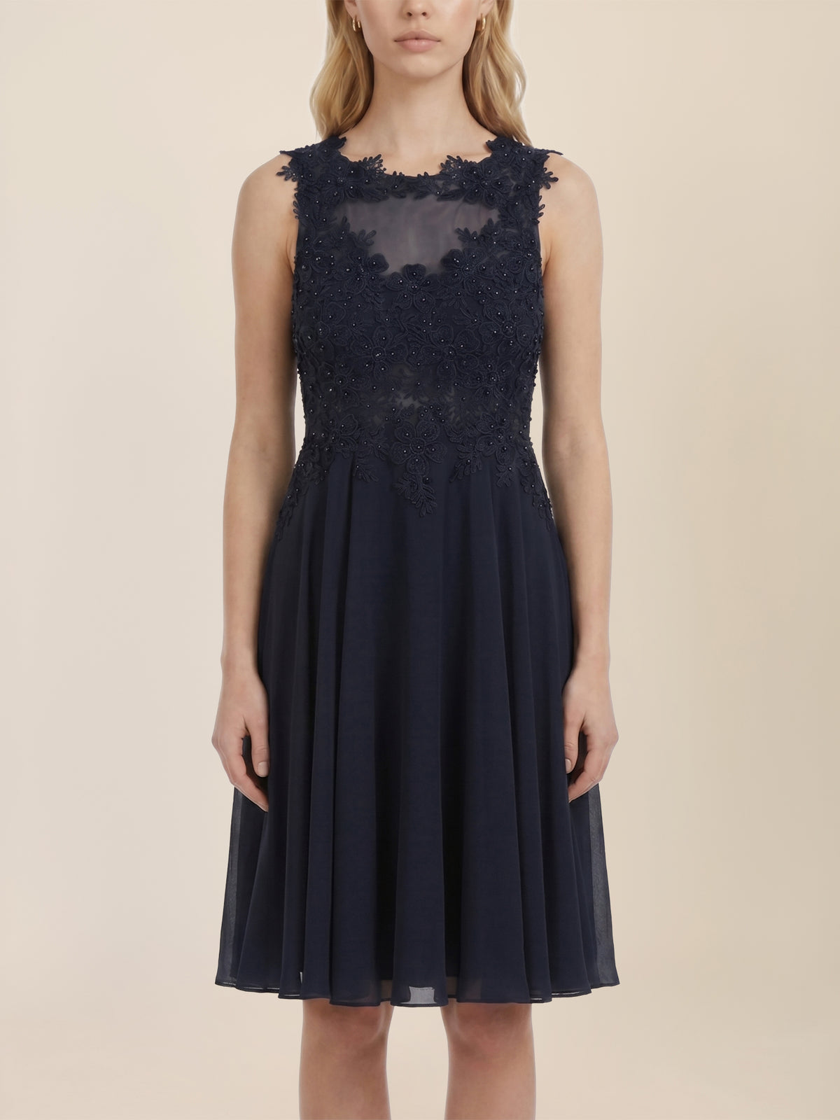 Brautkleid mit floraler Spitze und Chiffon | nachtblau