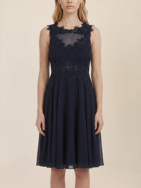 Brautkleid mit floraler Spitze und Chiffon | nachtblau