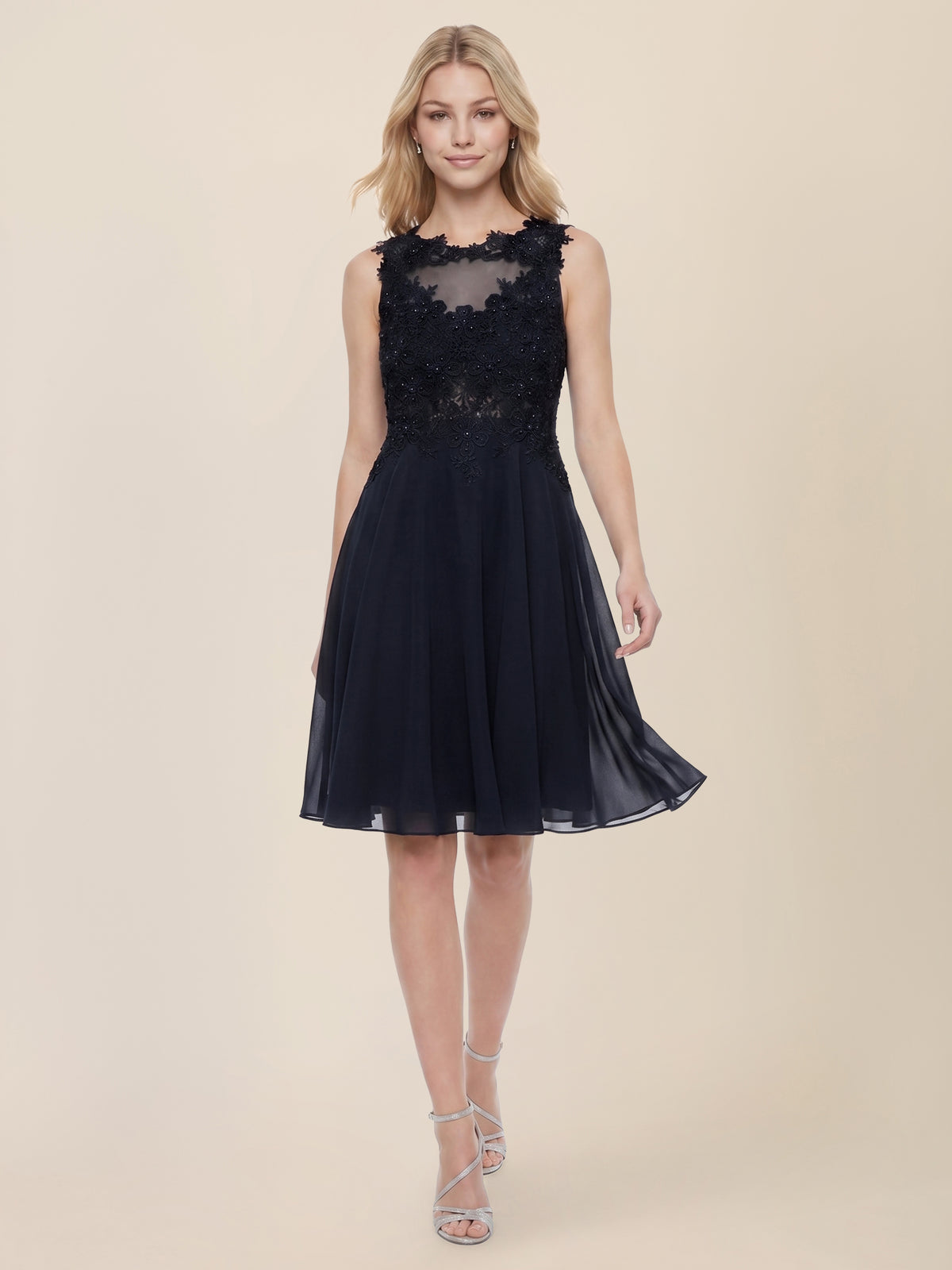 Brautkleid mit floraler Spitze und Chiffon | nachtblau