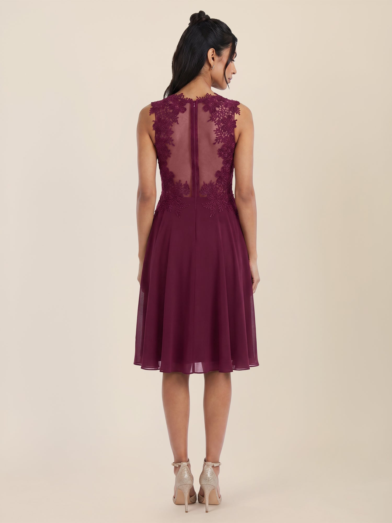 Brautkleid mit floraler Spitze und Chiffon | merlot