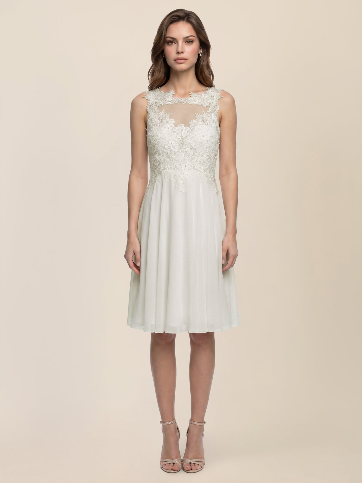 Brautkleid mit floraler Spitze und Chiffon | creme