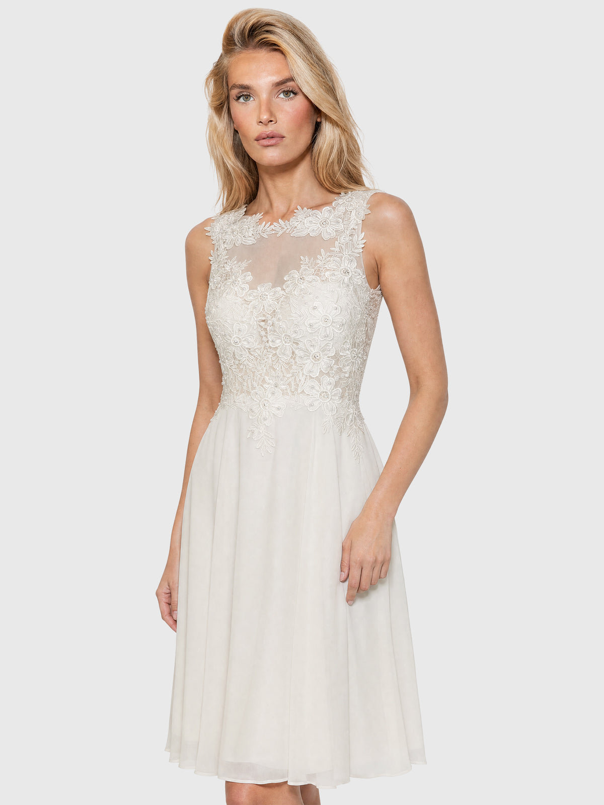 Brautkleid mit floraler Spitze und Chiffon | creme
