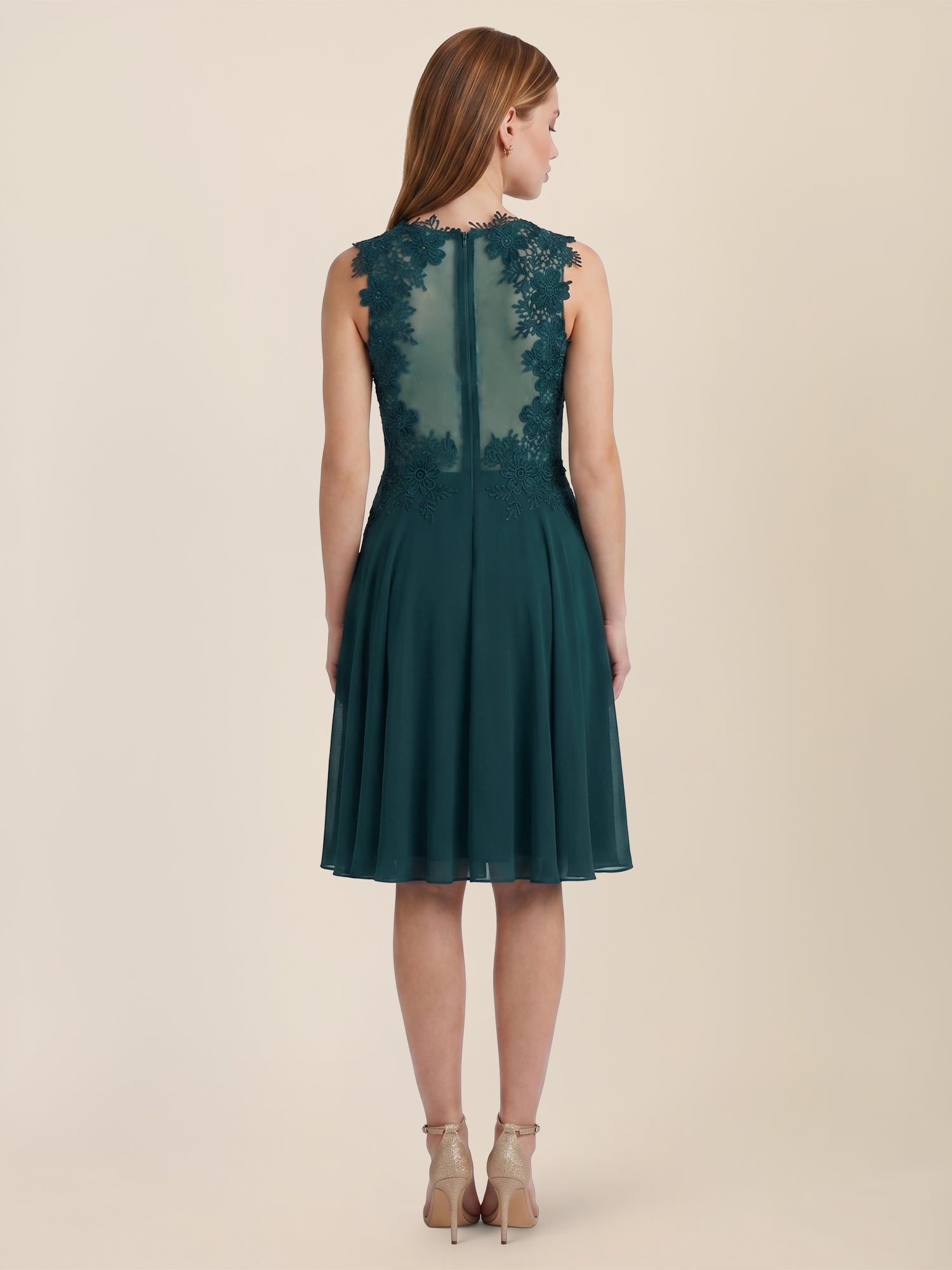 Brautkleid mit floraler Spitze und Chiffon | emerald