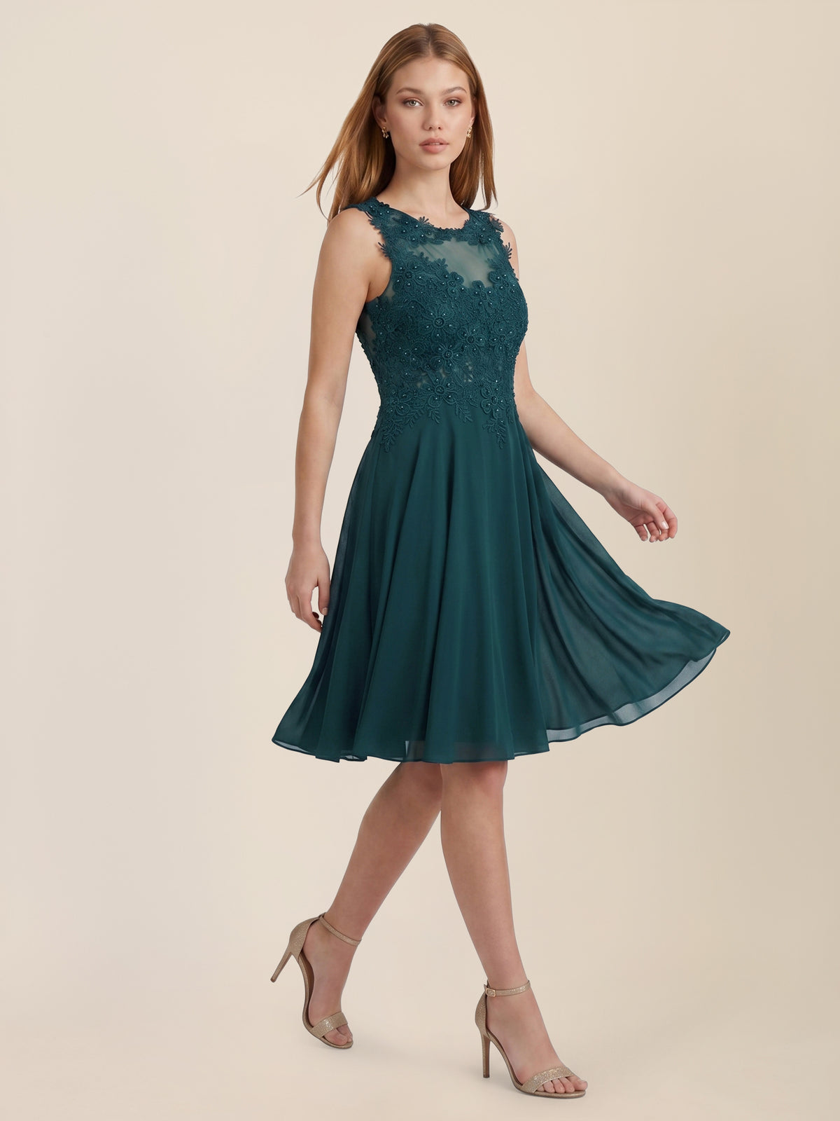Brautkleid mit floraler Spitze und Chiffon | emerald