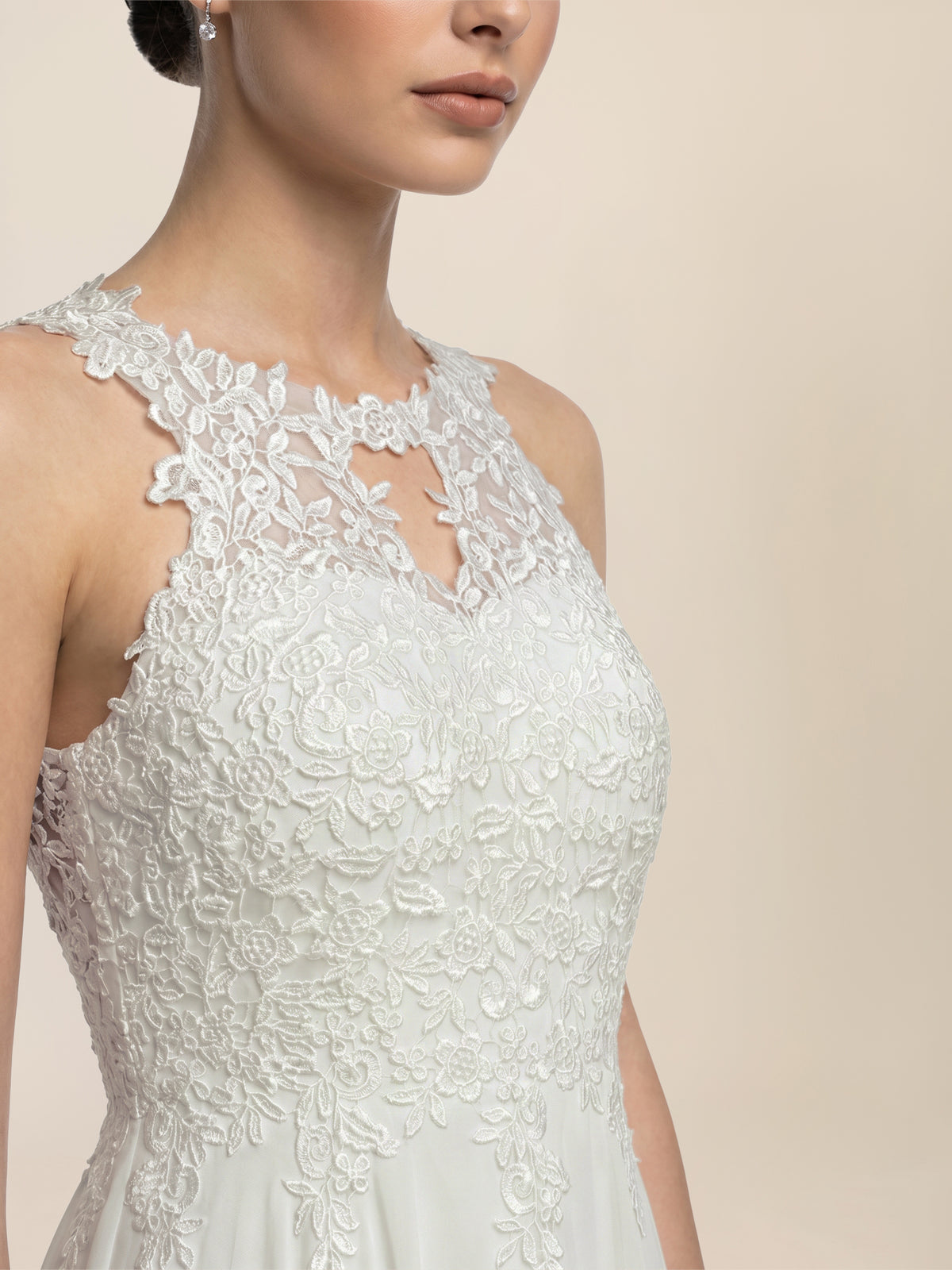 Brautkleid mit floraler Spitze und Chiffon | creme