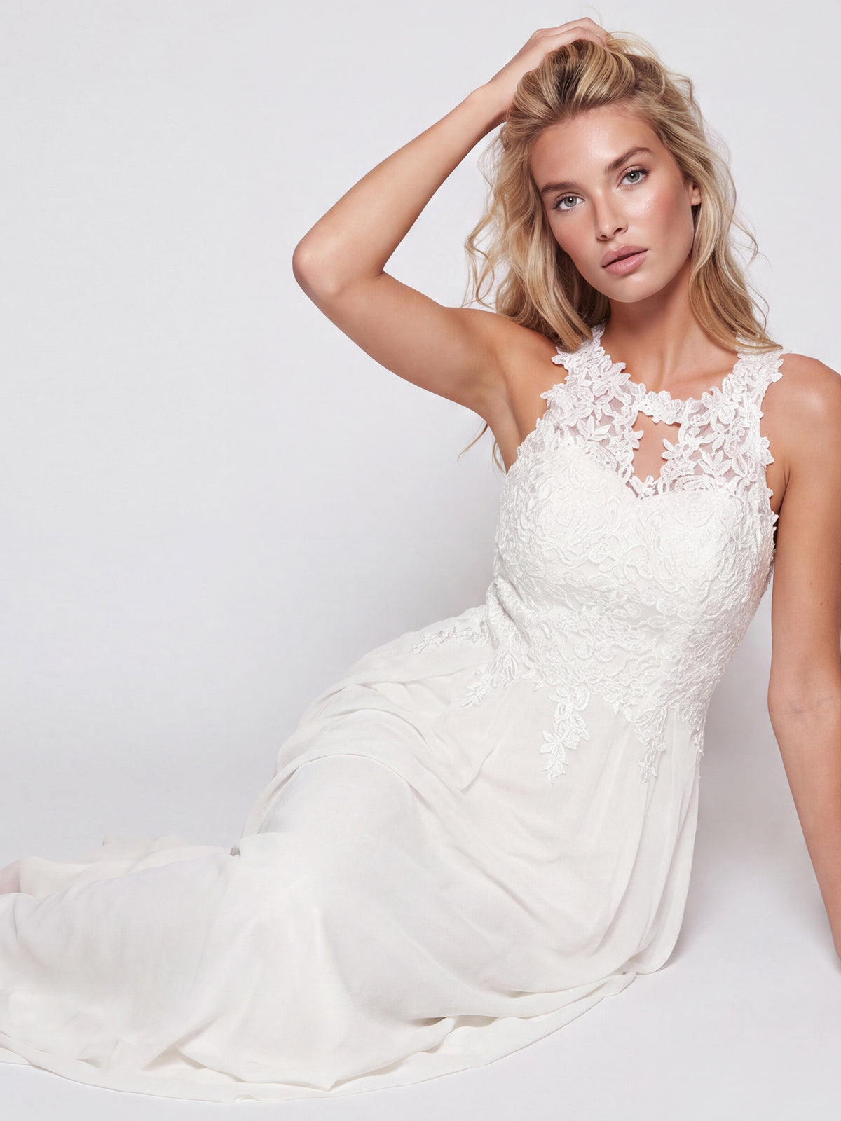 Brautkleid mit floraler Spitze und Chiffon | creme