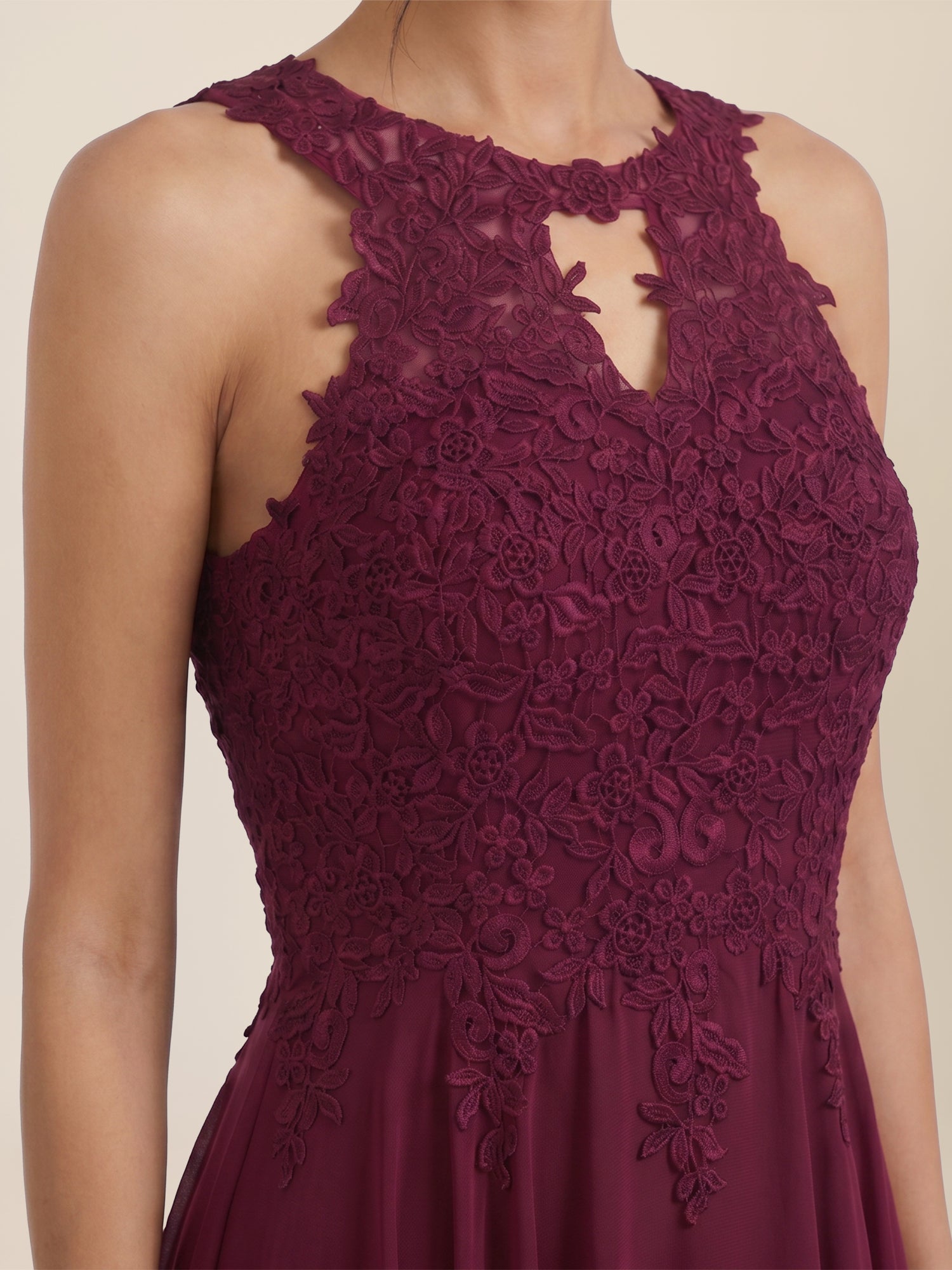 Brautkleid mit floraler Spitze und Chiffon | merlot