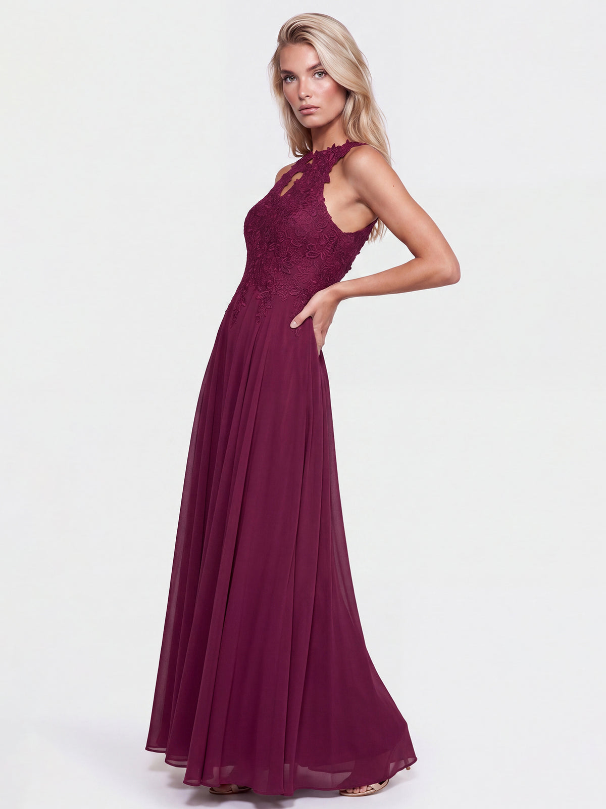 Kleid mit floraler Spitze und Chiffon | merlot