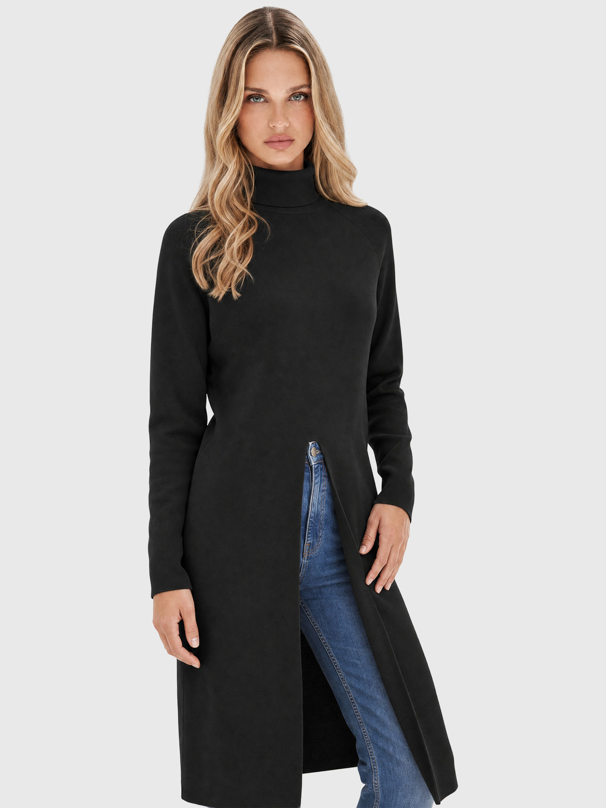 Langer Strickpullover mit langem Schlitz und Kaschmiranteil | schwarz