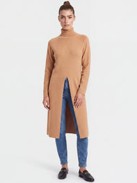 Langer Strickpullover mit langem Schlitz und Kaschmiranteil | camel