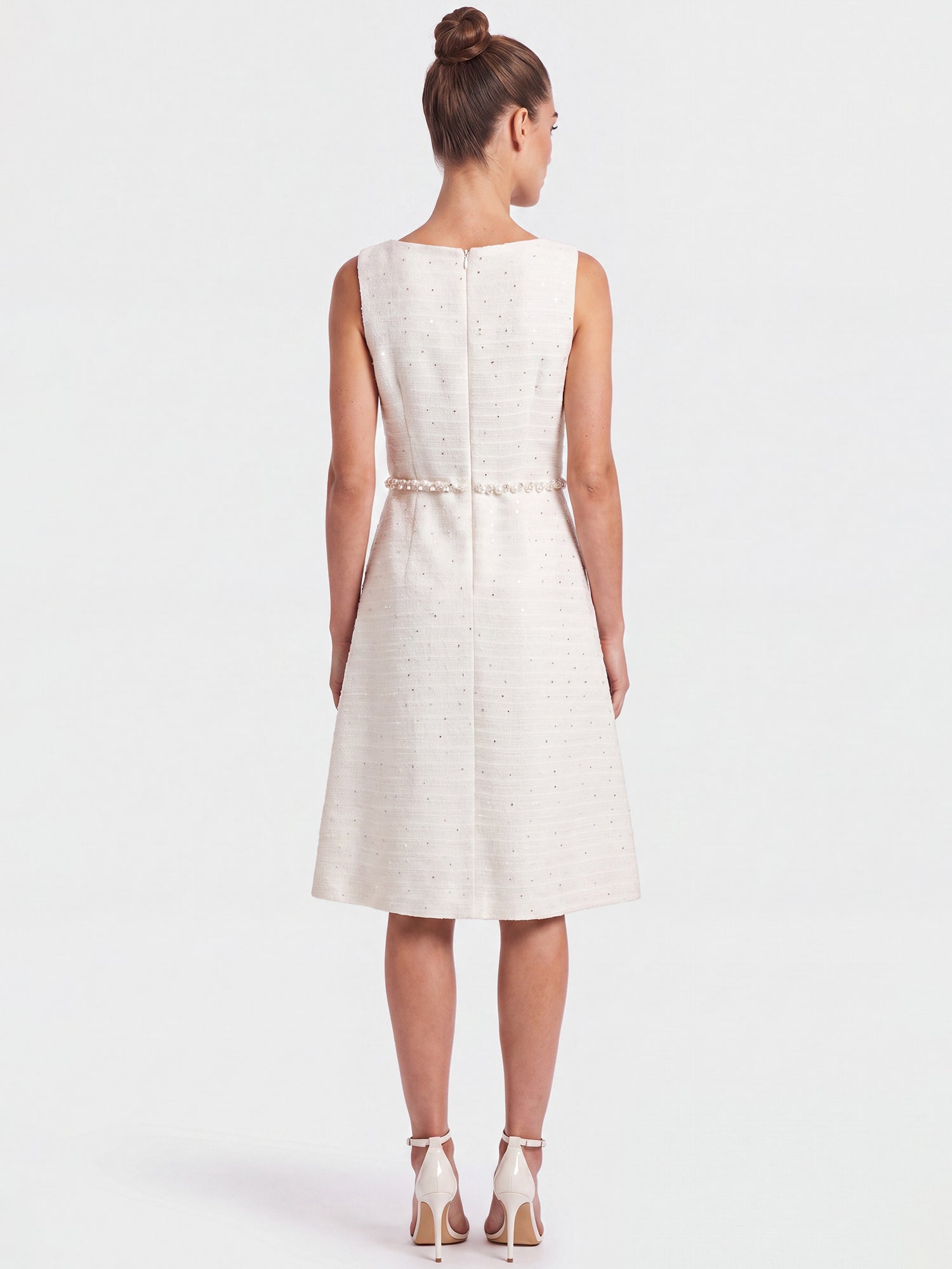 APART Bouclékleid mit Perlenborte | creme