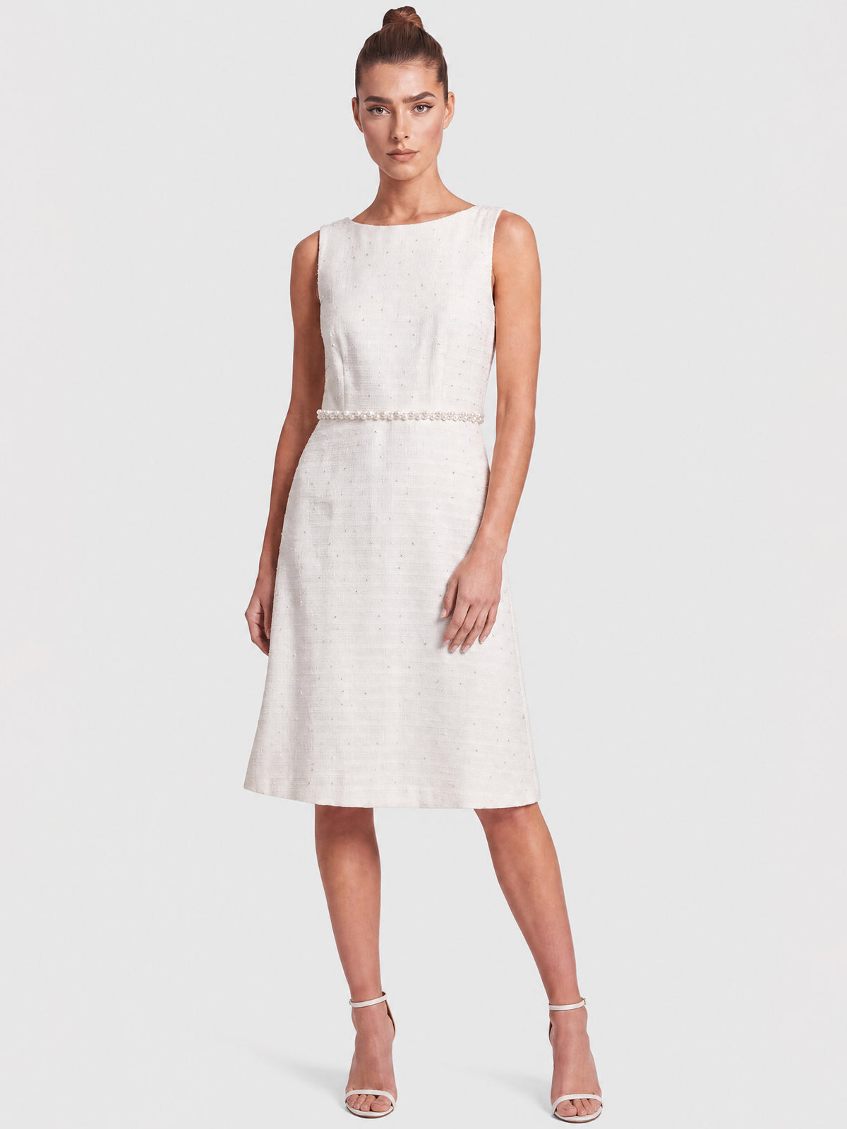 APART Bouclékleid mit Perlenborte | creme