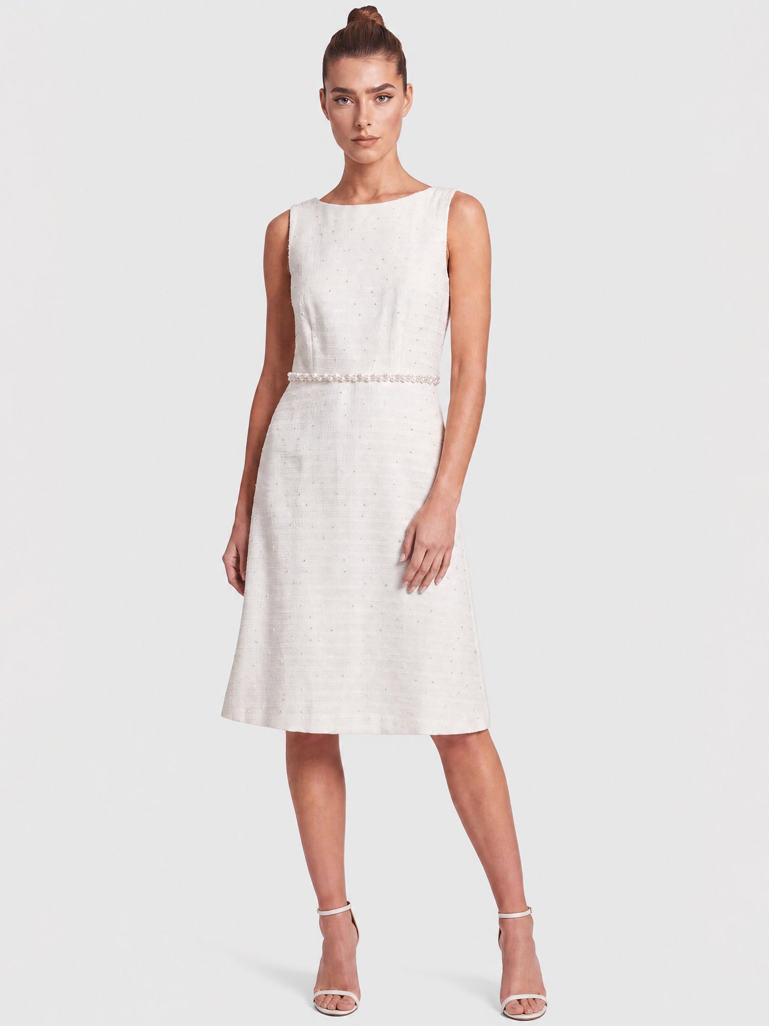 APART Bouclékleid mit Perlenborte | creme