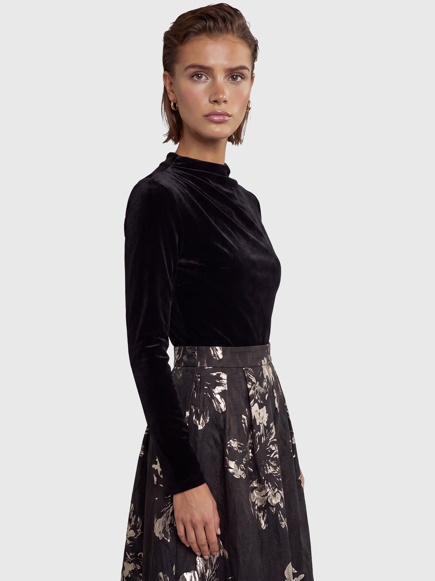 APART Abendkleid aus Samt und Jacquard | schwarz-gold