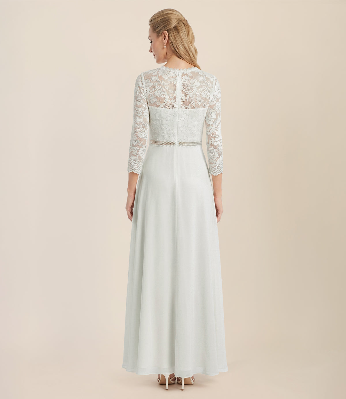 Abendkleid aus Spitze und Chiffon | cream