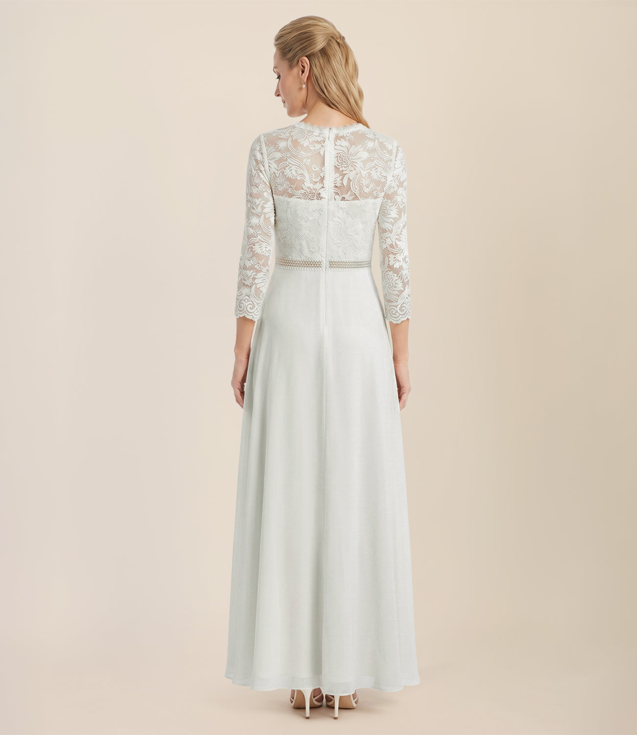 Abendkleid aus Spitze und Chiffon | cream