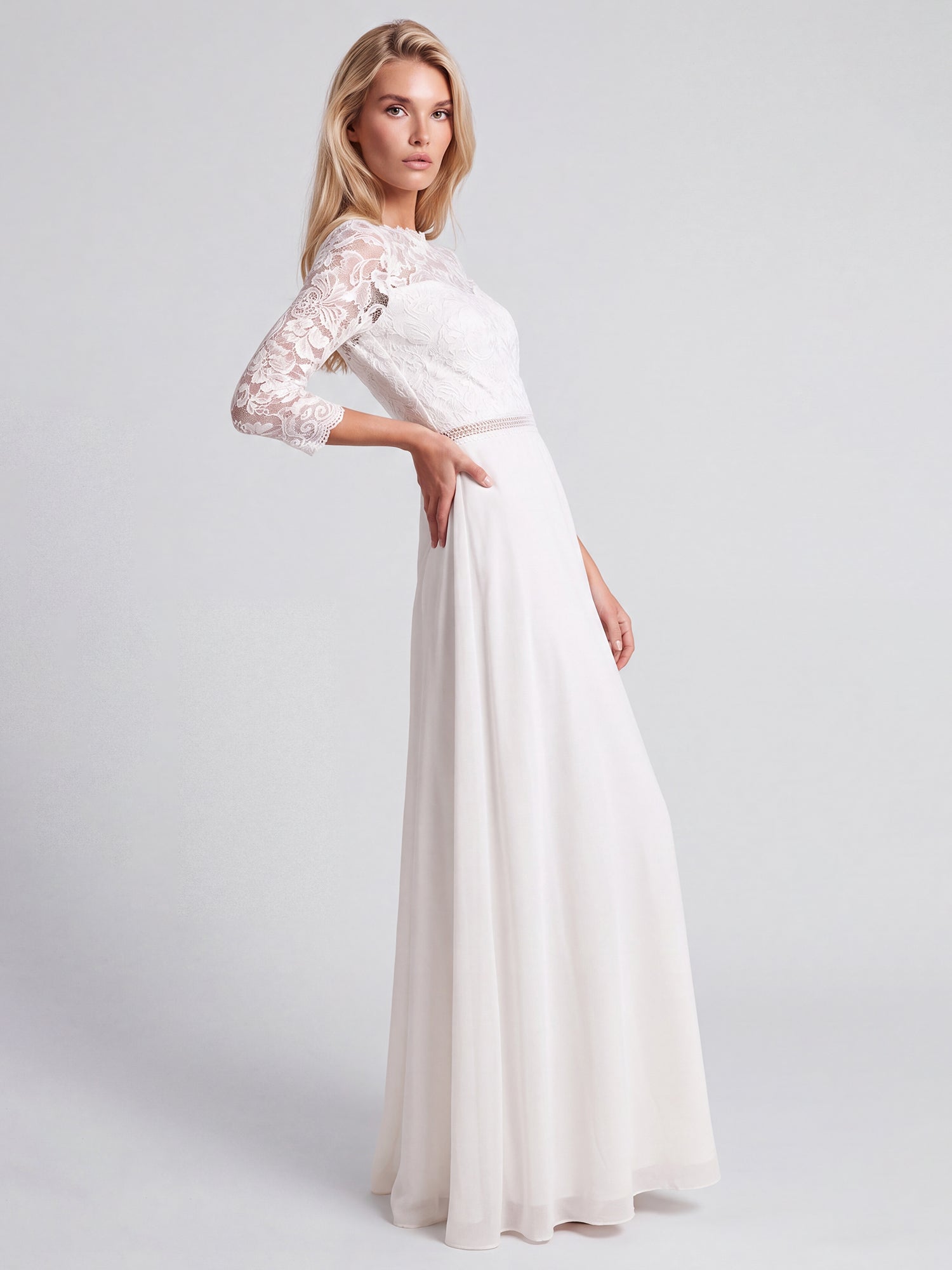 Abendkleid aus Spitze und Chiffon | cream