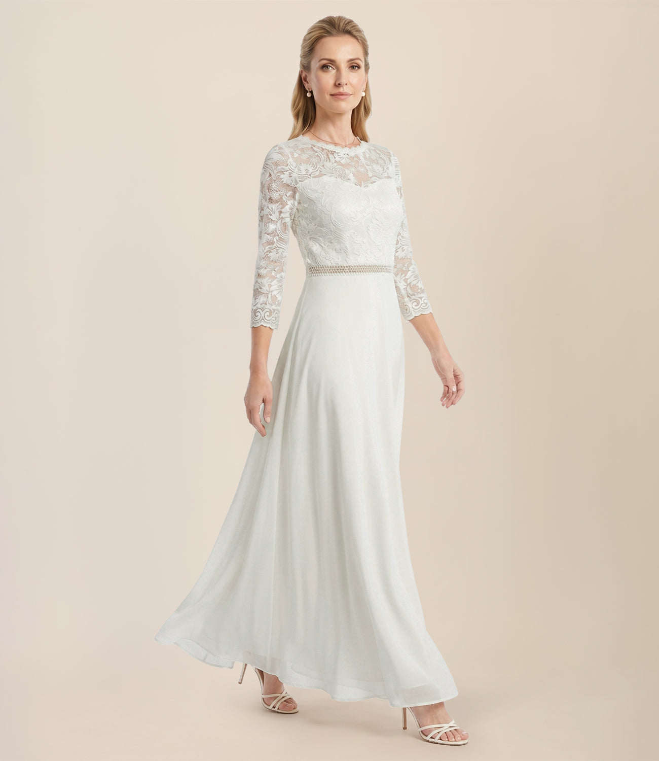 Abendkleid aus Spitze und Chiffon | cream
