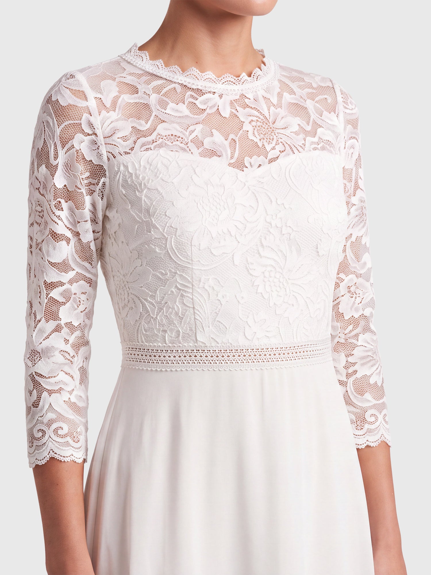 Abendkleid aus Spitze und Chiffon | cream