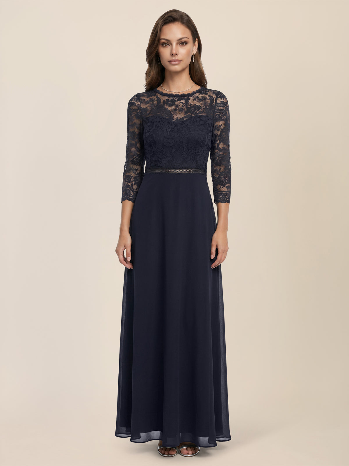 Abendkleid aus Spitze und Chiffon | nachtblau
