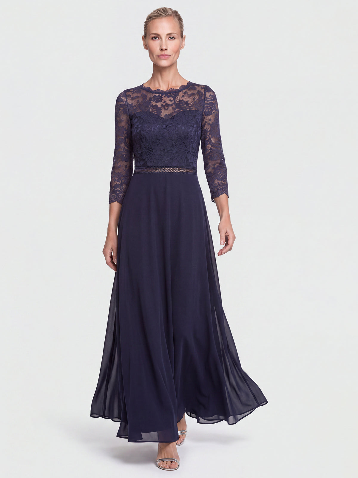 Abendkleid aus Spitze und Chiffon | nachtblau
