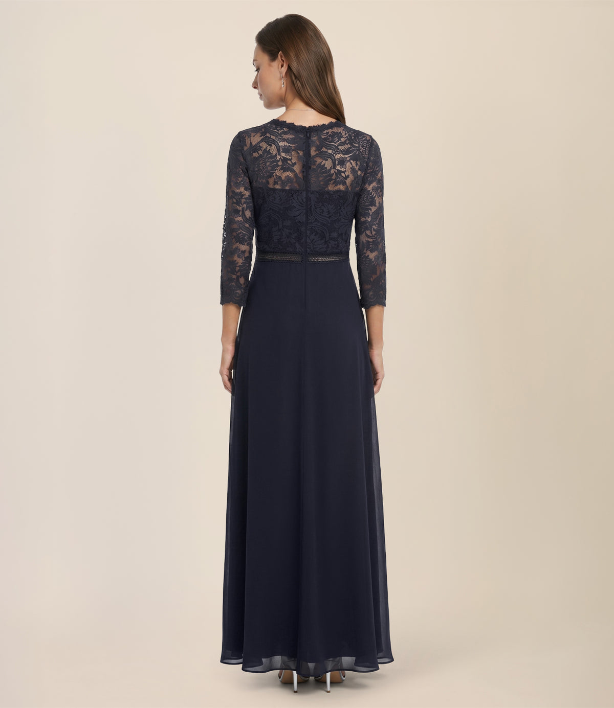 Abendkleid aus Spitze und Chiffon | nachtblau