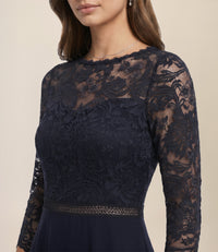 Abendkleid aus Spitze und Chiffon | nachtblau