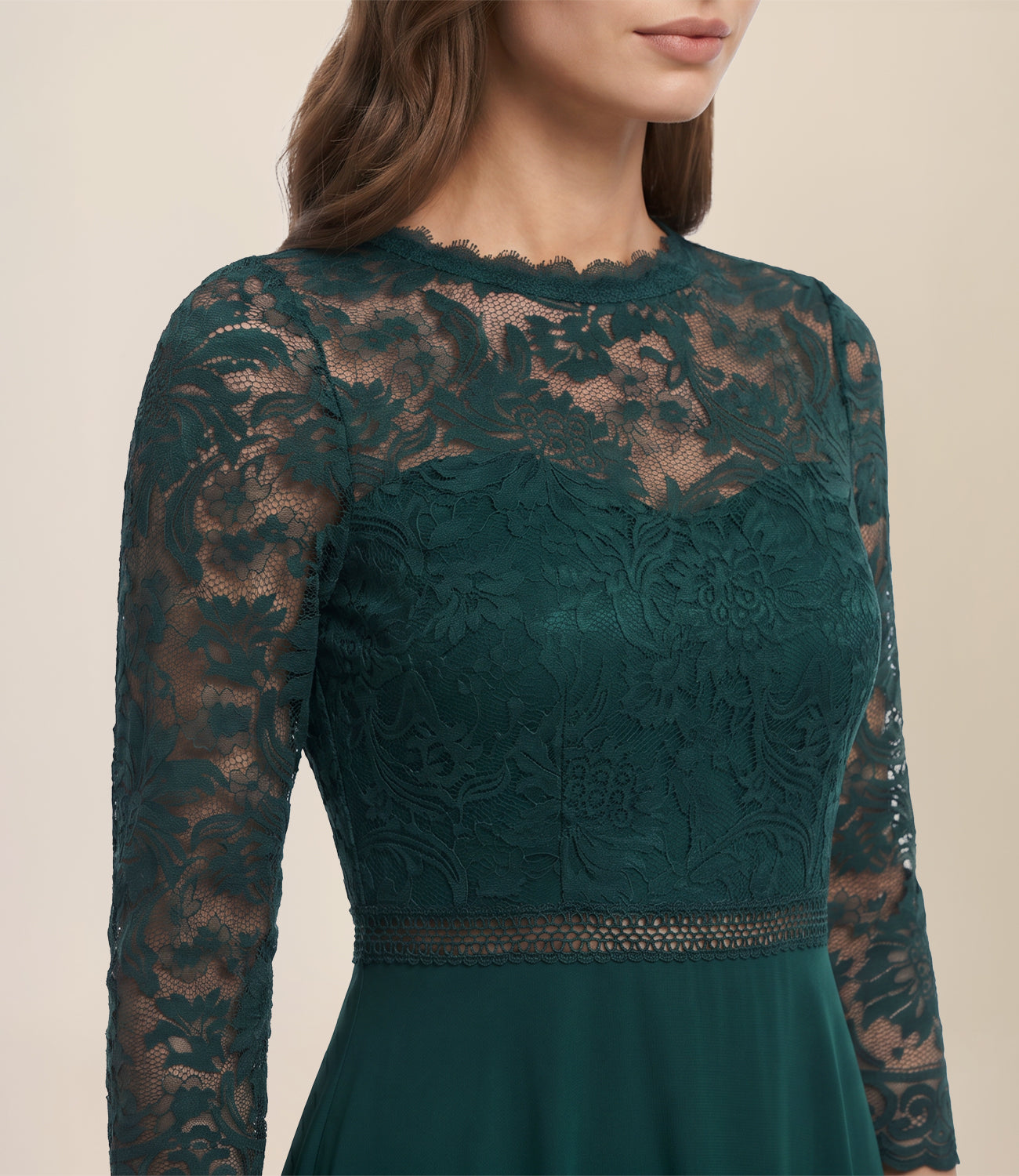 Abendkleid aus Spitze und Chiffon | emerald