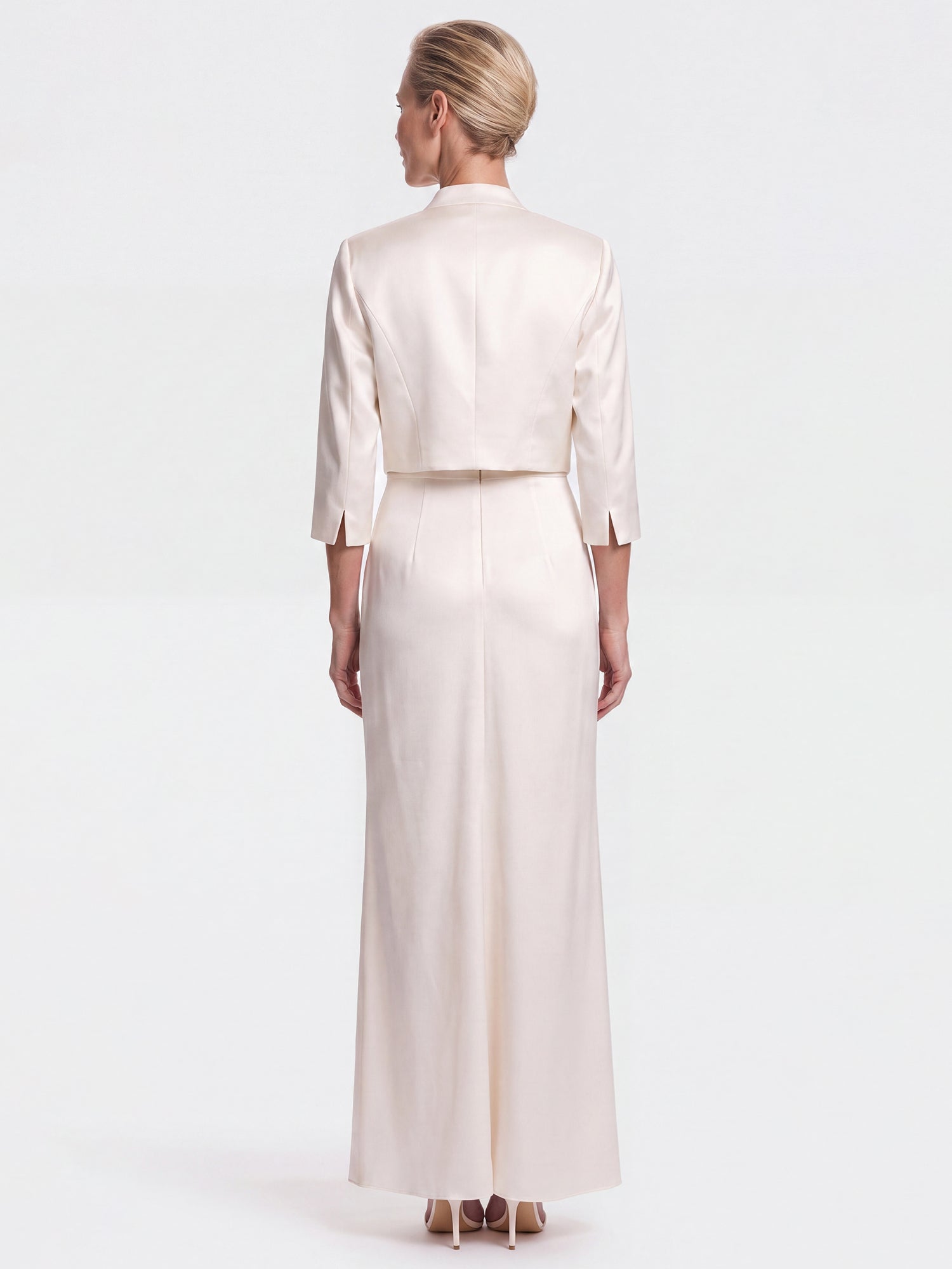 Kleiner Bolero aus elastischer Satinqualität | cream