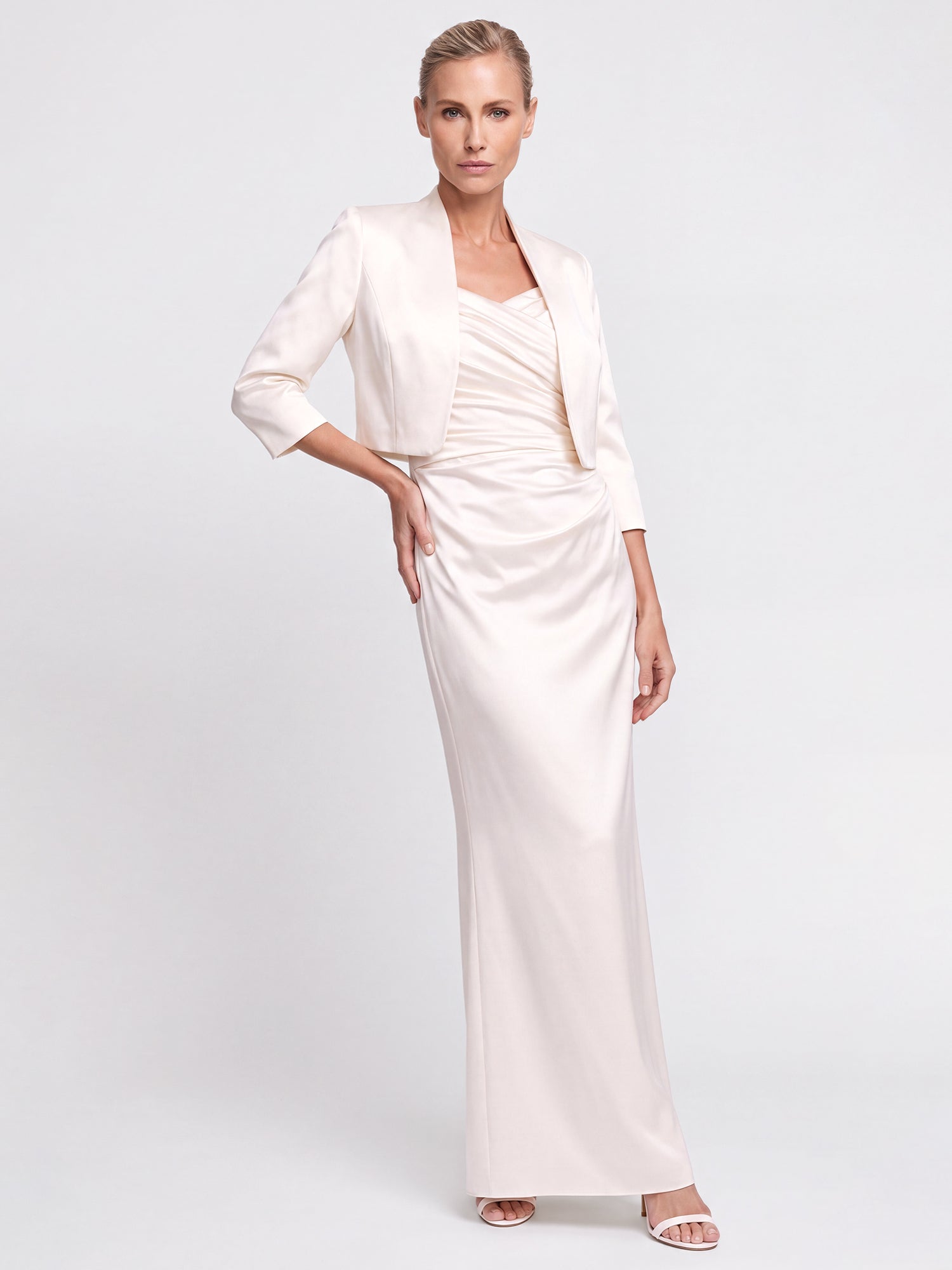 Kleiner Bolero aus elastischer Satinqualität | cream
