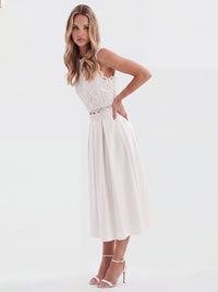 Weitschwingender Rock aus mattschimmerndem Satin | creme