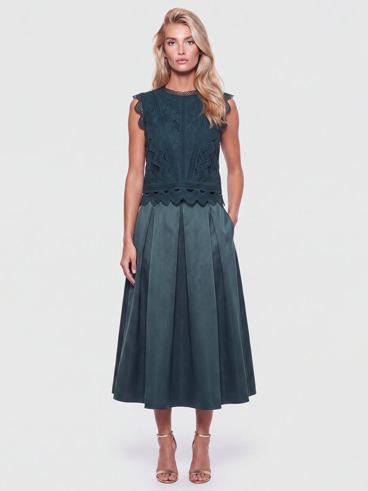 Weitschwingender Rock aus mattschimmerndem Satin | emerald