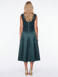 Weitschwingender Rock aus mattschimmerndem Satin | emerald