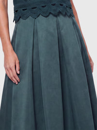 Weitschwingender Rock aus mattschimmerndem Satin | emerald
