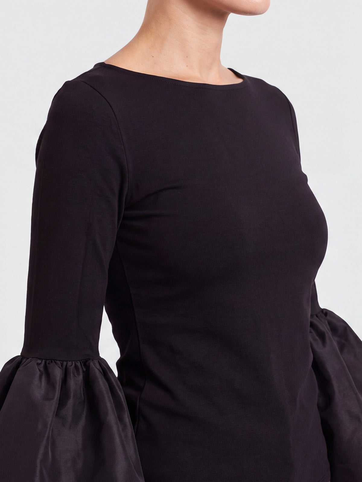 Shirt mit Taftvolants | schwarz
