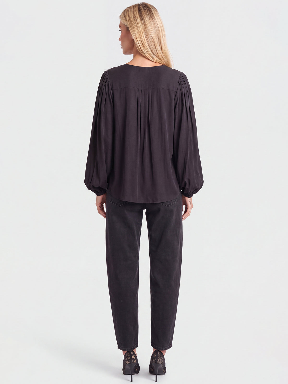 Bluse mit Blütenapplikationen | schwarz