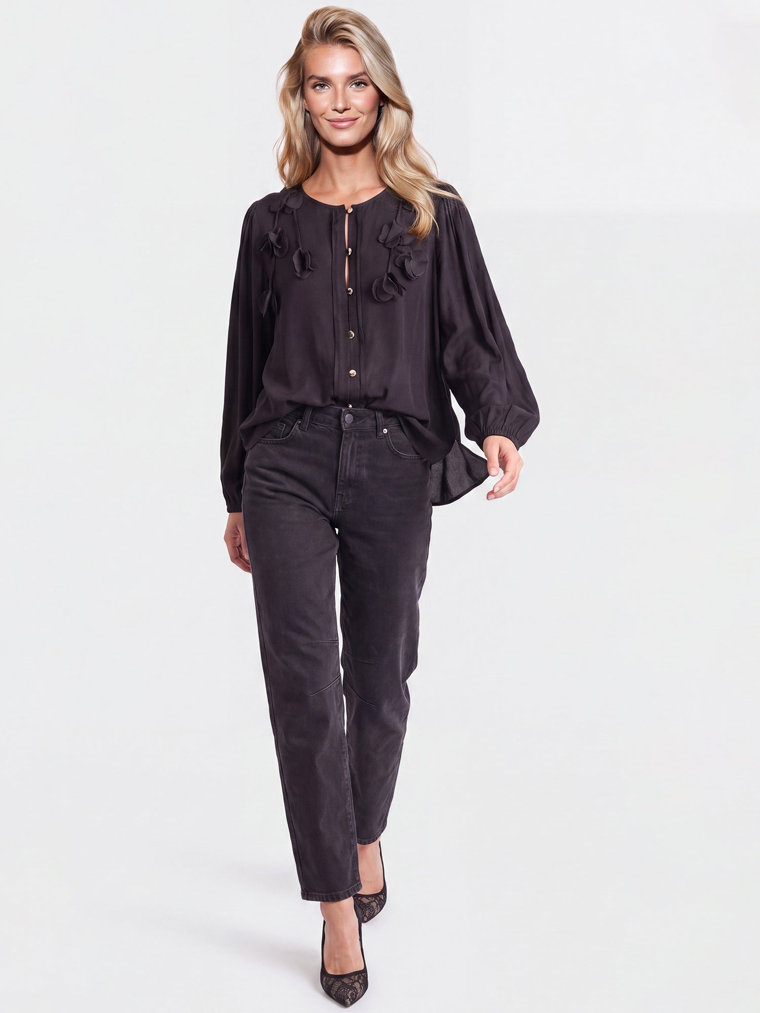Bluse mit Blütenapplikationen | schwarz