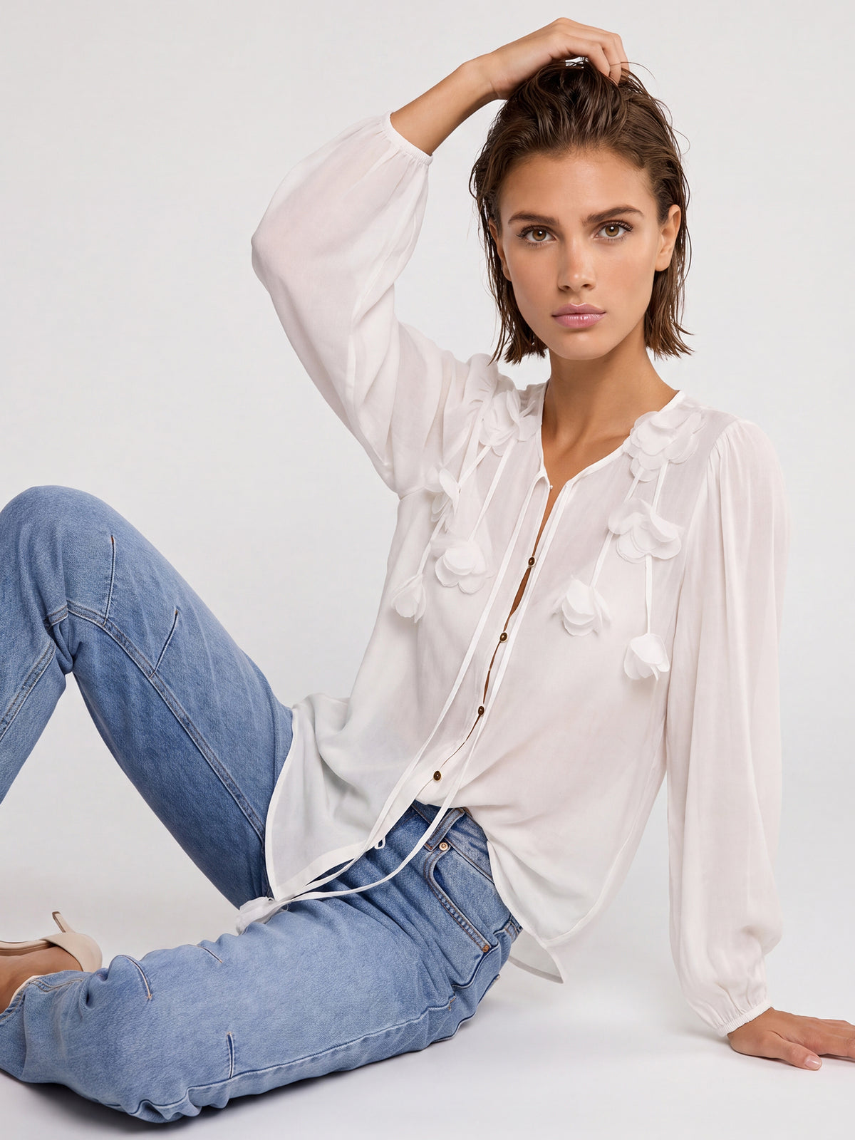 Bluse mit Blütenapplikationen | creme
